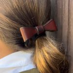 Lazo de cuero para el pelo