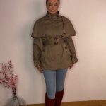 Gabardina con capa verde