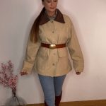 Chaqueta oversize beige con cuello de pana