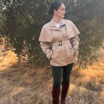 Gabardina con capa camel