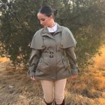 Gabardina con capa verde