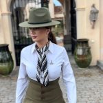 Pañuelo tonos negros, blancos y camel