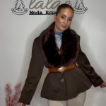 Cuello de pelo marrón